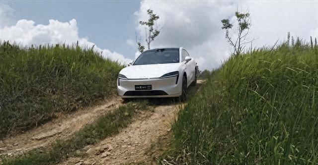 居然这么强！智界R7华为途灵平台内测视频曝光-上海智界s7体验店地址