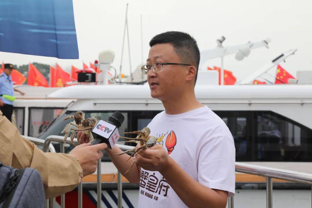 刚刚！阳澄湖大闸蟹开捕啦！产量...-阳澄湖大闸蟹2021年开捕时间