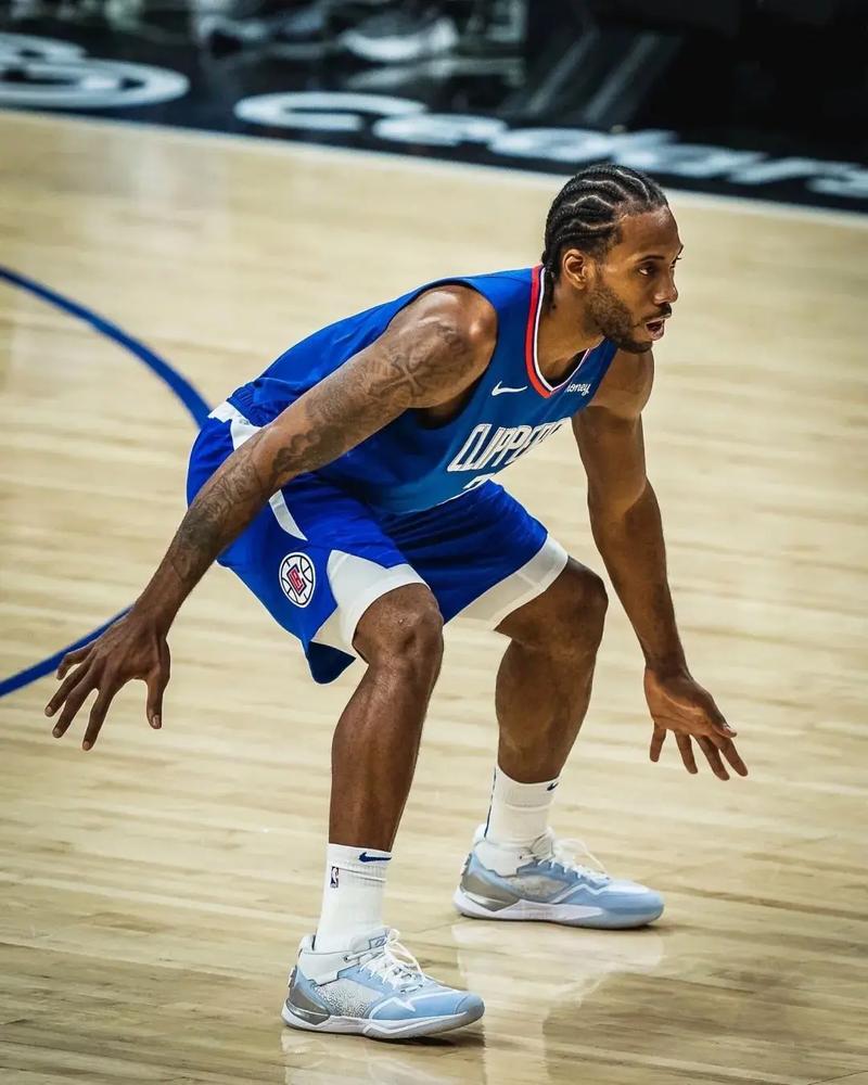 缺席快船生涯41%比赛，小卡被怒斥诈骗犯，幸亏哈登早就留了一手-小卡和快船签了几年