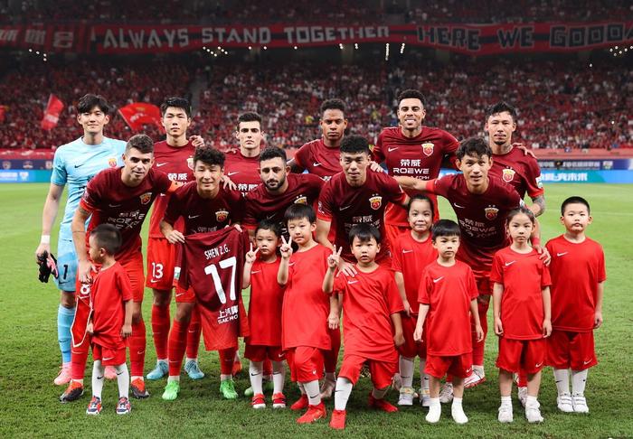 中超最新积分榜，武磊伤退，上海海港险胜领跑，申花落后2分紧追-中超积分榜2020冠军