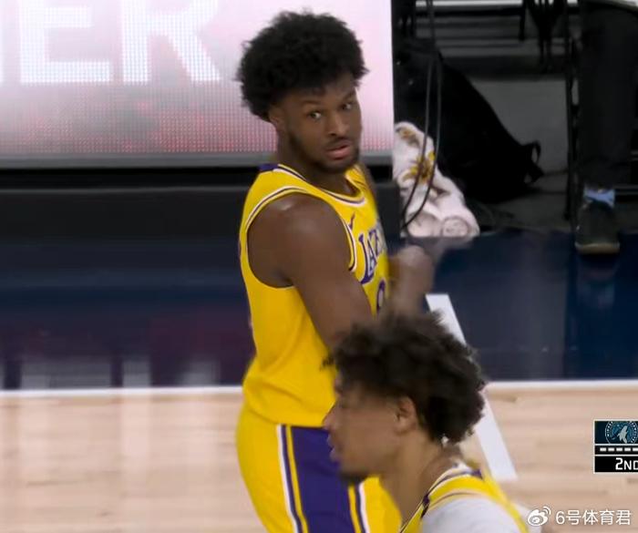 布朗尼首秀狂轰1助2帽！3中0+三不沾太紧张，失误后追身大帽赎罪-布朗尼的比赛