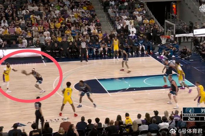 布朗尼首秀狂轰1助2帽！3中0+三不沾太紧张，失误后追身大帽赎罪-布朗尼的比赛