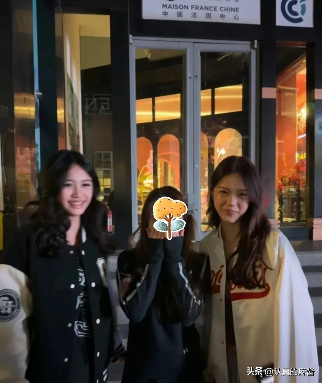 钟丽缇女儿考拉和Jaden被偶遇，姐妹俩好漂亮，身高有170左右-钟丽缇和考拉参加的综艺节目