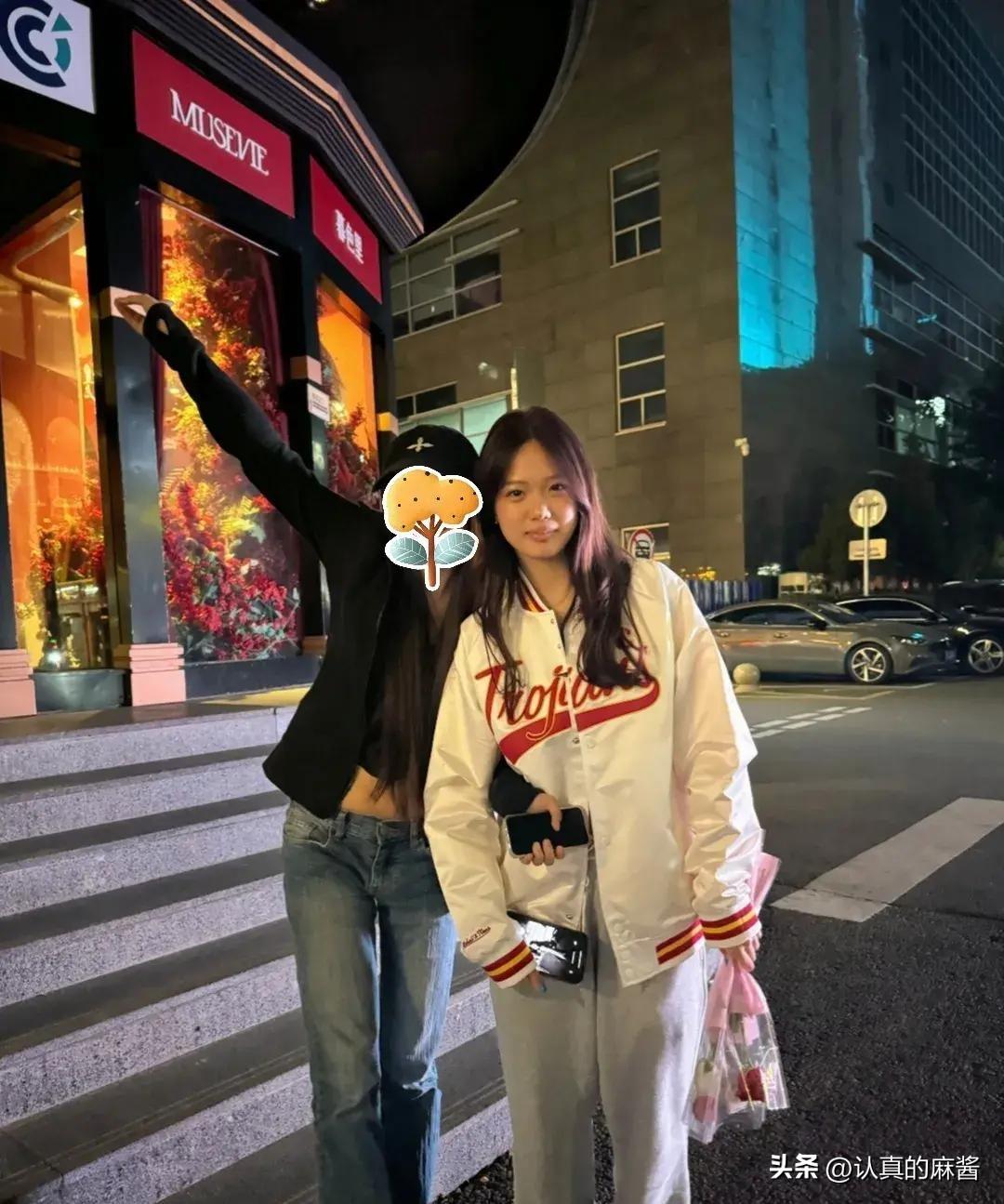 钟丽缇女儿考拉和Jaden被偶遇，姐妹俩好漂亮，身高有170左右-钟丽缇和考拉参加的综艺节目