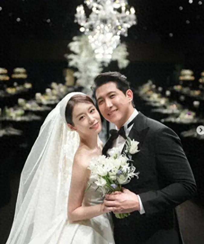 突发！曝朴智妍离婚细节，结婚两年男方多次出轨，韩网评论变了！-朴智妍是谁