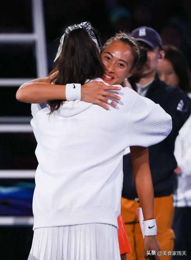 郑钦文赢球创造2个首次！张雨霏晒图祝贺-大便入水有红色散开
