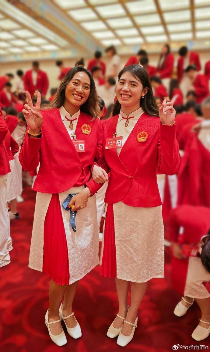 梦幻联动！张雨霏将为郑钦文挑边，郑钦文此前邀请张雨霏来看比赛-张雨霏釆访