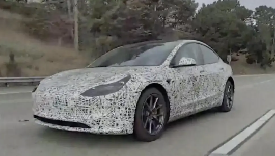 特斯拉Model 3大改款！谍照揭秘焕新造型，或将搭载更酷炫科技配置-特斯拉model3改款图片