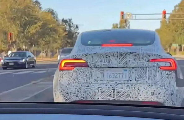 特斯拉Model 3大改款！谍照揭秘焕新造型，或将搭载更酷炫科技配置-特斯拉model3改款图片