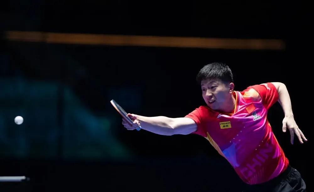 国乒最新战报！11-7，马龙决赛首胜，扳平比分，林诗栋连吃发球！-2021乒乓球比赛视频马龙