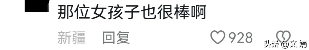 男子听到呼救声，迅速脱外套翻墙跳河救人，网友：文弱书生变英雄-有人听见呼救的声音