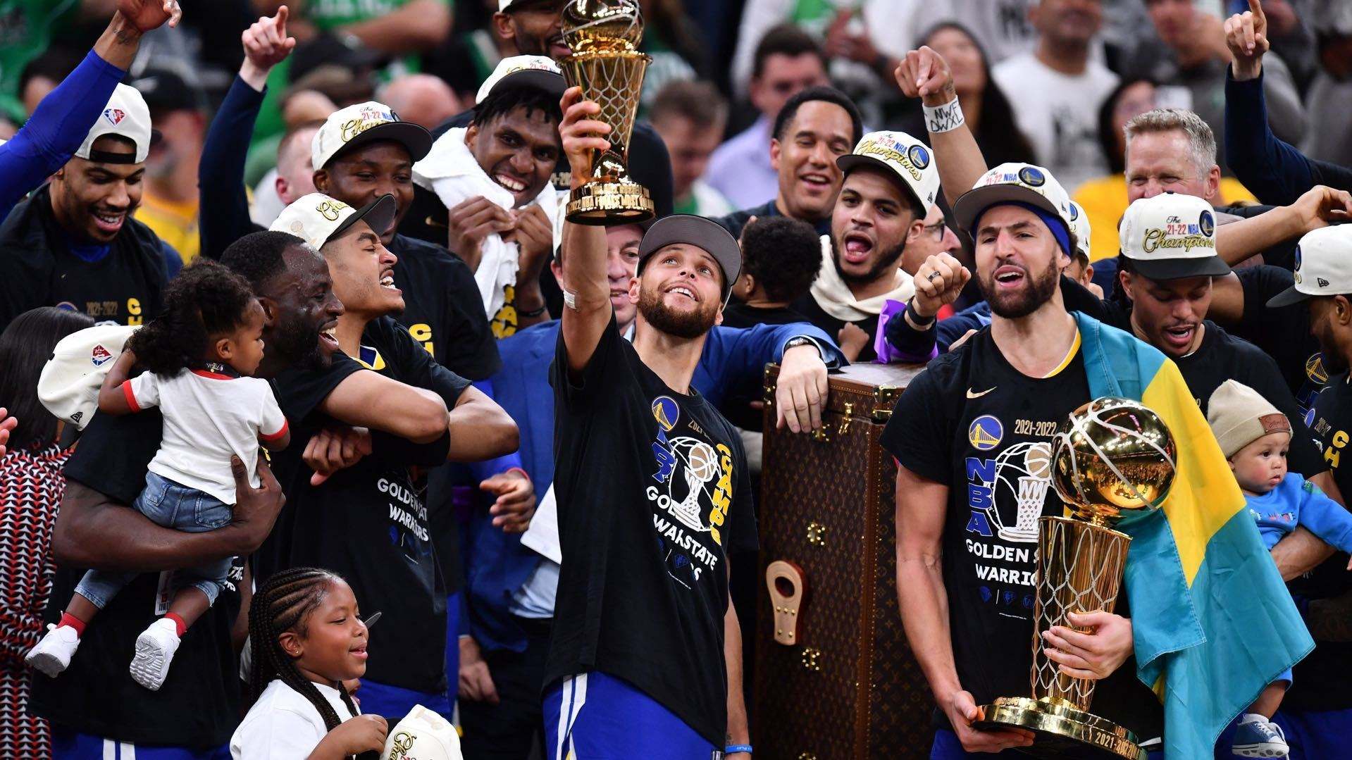 勇士七夺NBA总冠军，4冠库里首次收获总决赛最有价值球员FMVP-勇士nba总冠军比赛回放