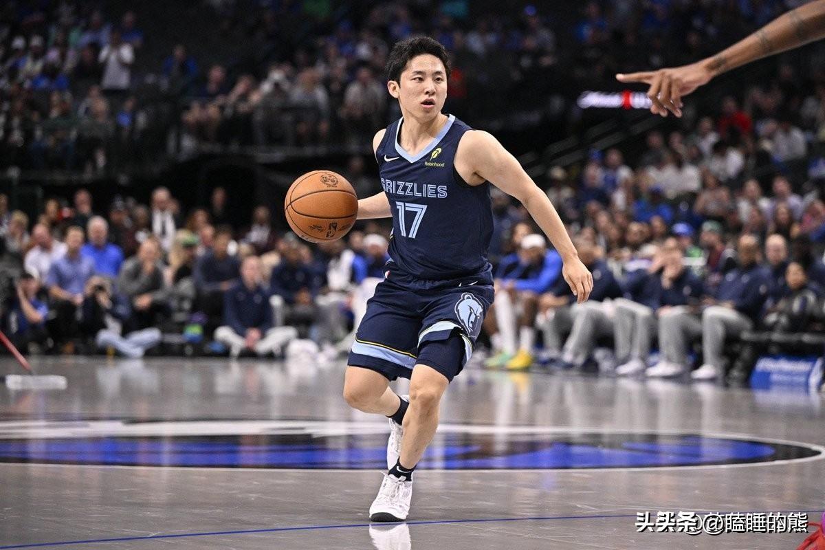 NBA现役最矮控卫河村勇辉，场上接连创造奇迹，场外也春风得意-nba最矮的控卫