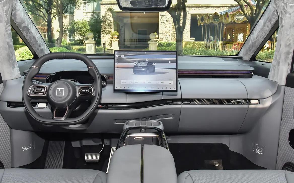 极氪MIX即将上市，定位5座中型MPV，会不会热卖？-极氪001汽车试驾