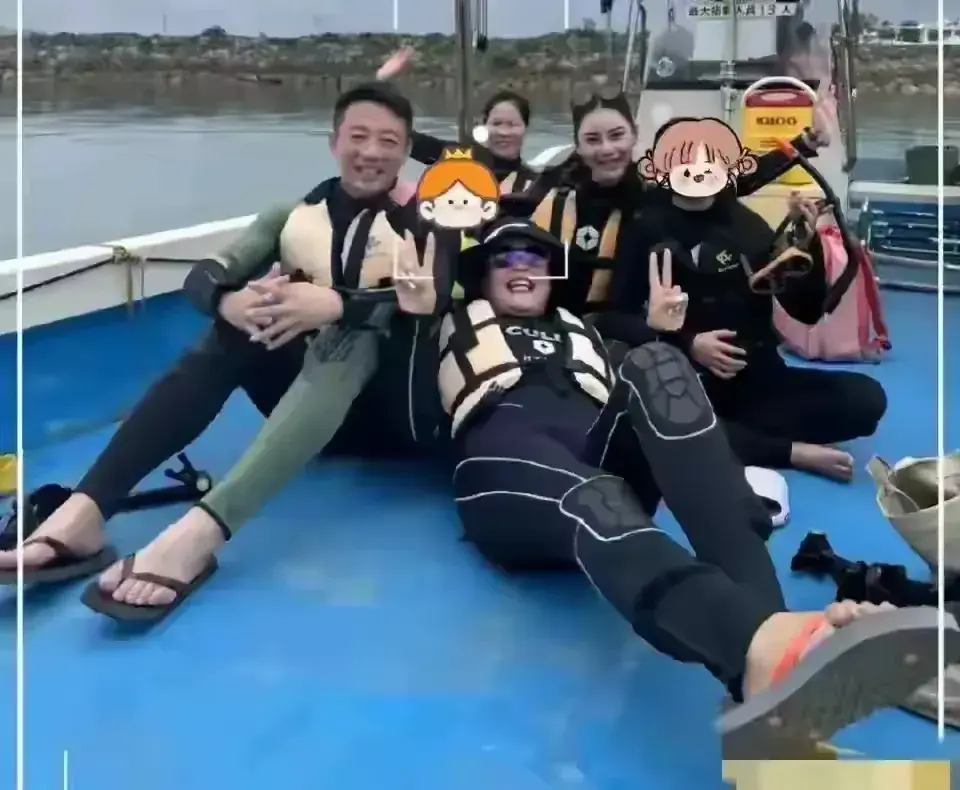 张兰直播路上摔倒令人心疼，马筱梅举动引热议，网友纷纷表敬佩-张兰在什么平台直播