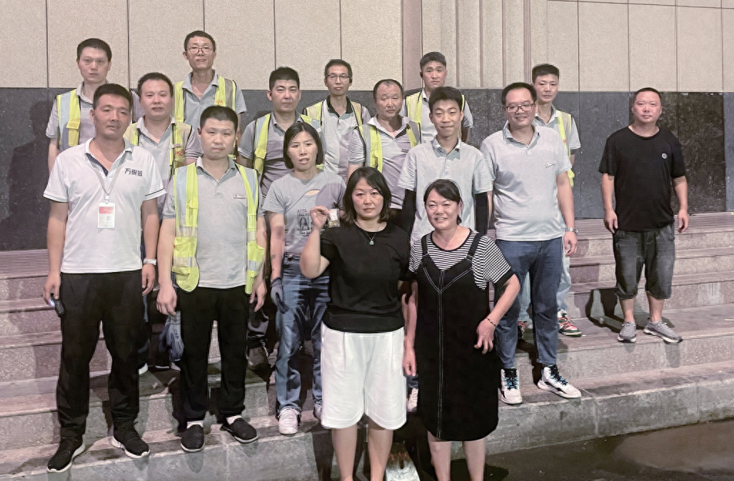 两个多小时，一群人，翻找了10吨垃圾——丢失的18克黄金首饰找回来了-黄金手链丢了好伤心