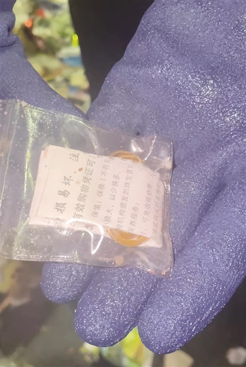 两个多小时，一群人，翻找了10吨垃圾——丢失的18克黄金首饰找回来了-黄金手链丢了好伤心
