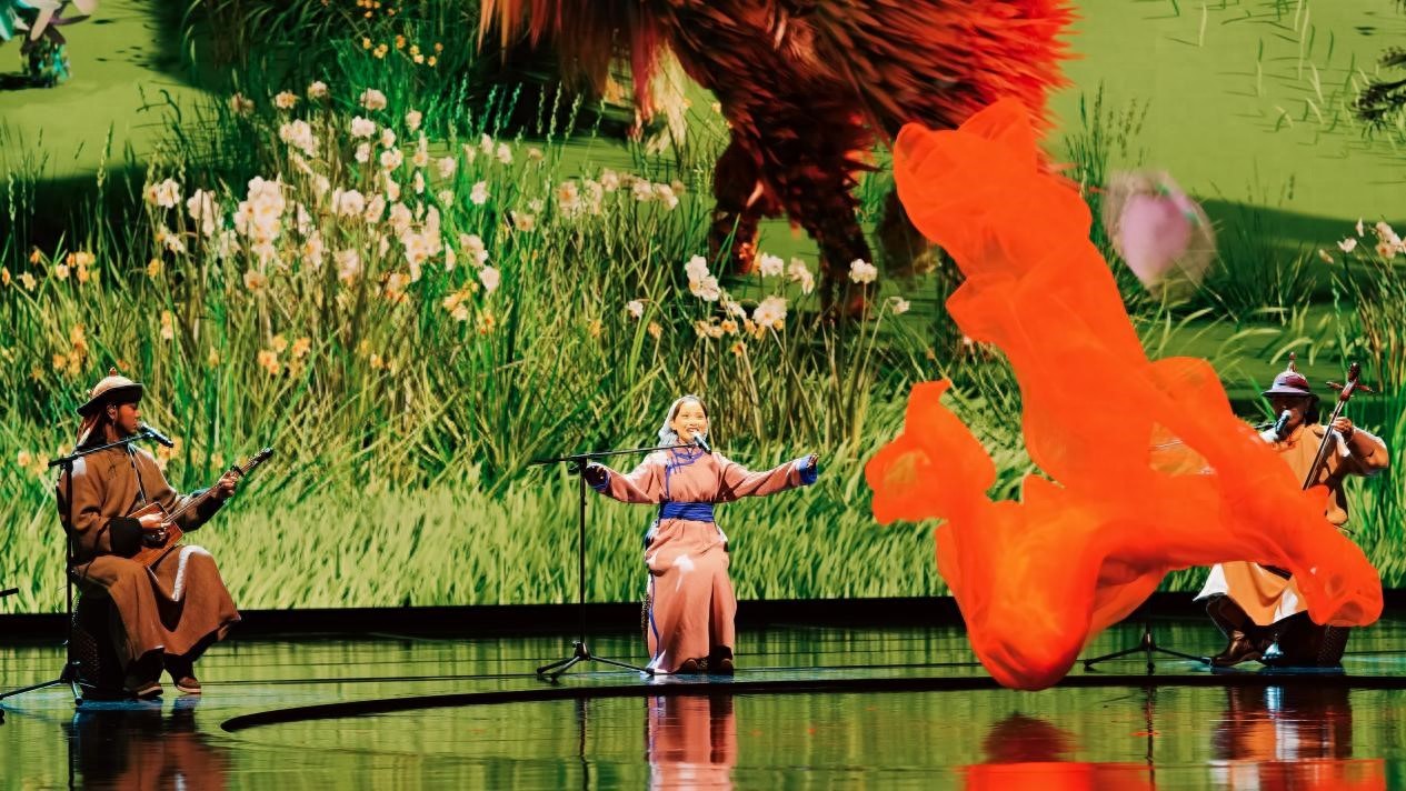 澳门回归祖国25周年丨非遗文化“混搭”现代科技 张艺谋执导《澳门2049》震撼首演-澳门回归祖国20年视频