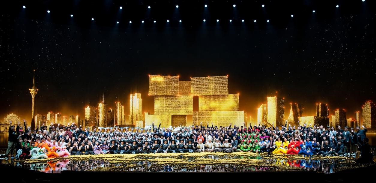 澳门回归祖国25周年丨非遗文化“混搭”现代科技 张艺谋执导《澳门2049》震撼首演-澳门回归祖国20年视频