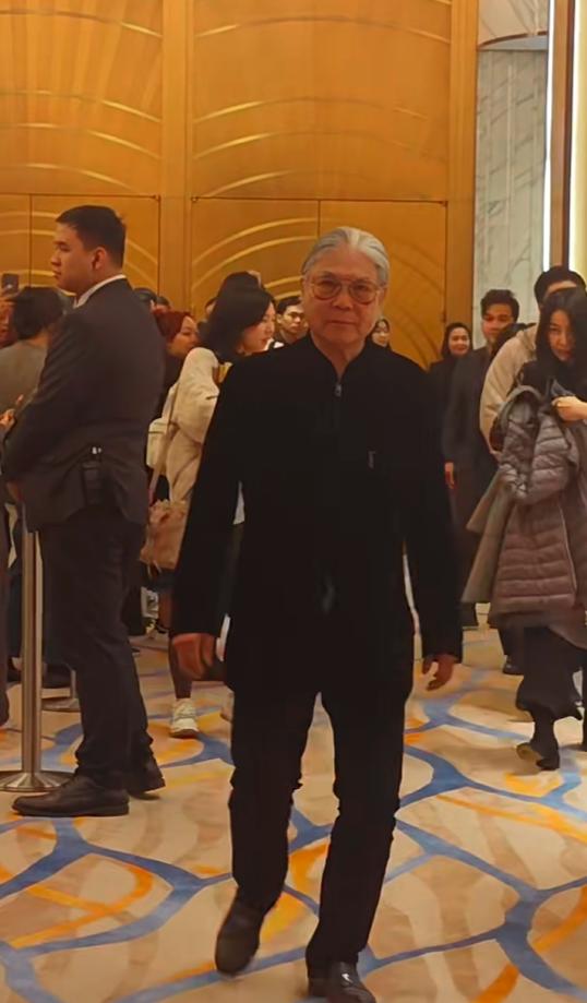 张艺谋《澳门2049》首映：霍震霆不等郭晶晶，董明珠穿红衣好喜庆-张艺谋《澳门2049》首演时间是多少