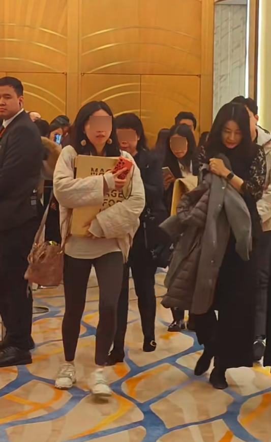 张艺谋《澳门2049》首映：霍震霆不等郭晶晶，董明珠穿红衣好喜庆-张艺谋《澳门2049》首演时间是多少