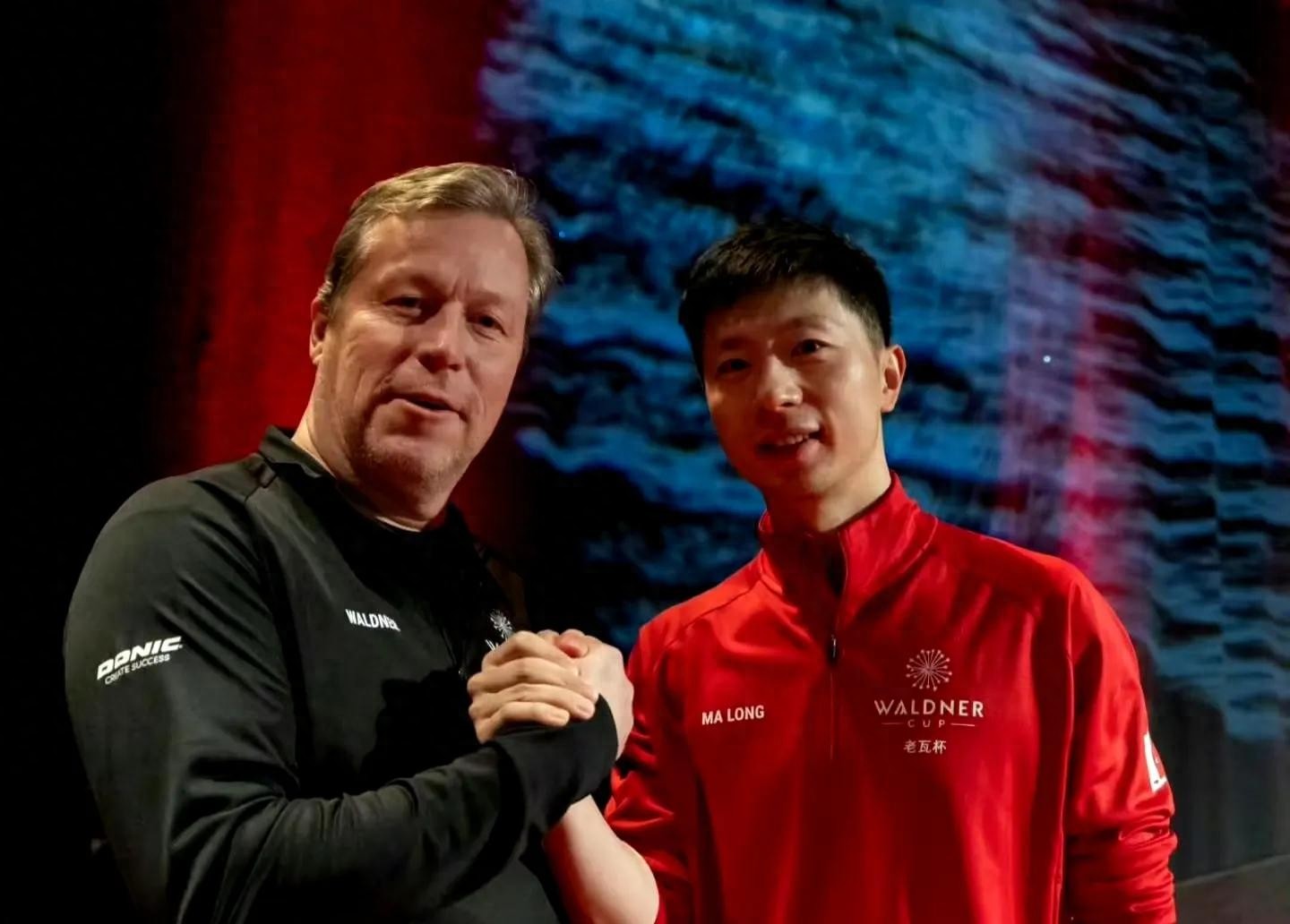 马龙：泪目！36岁的他依旧是莫雷加德和奥恰翻不过去的高山-马龙和德国雷诺啥的那个打乒乓球那个视频给我搜一下