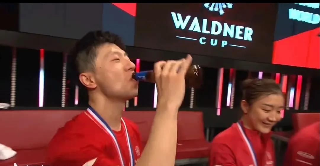 马龙：泪目！36岁的他依旧是莫雷加德和奥恰翻不过去的高山-马龙和德国雷诺啥的那个打乒乓球那个视频给我搜一下