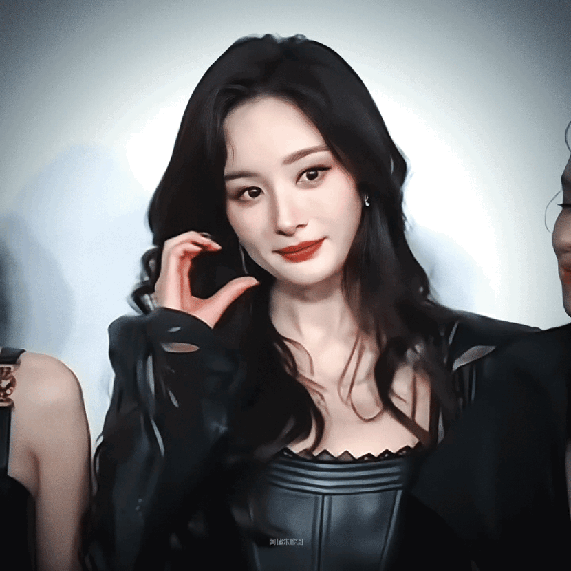 杨幂和3位时代姐妹花疑似耍大牌，杨幂对接霸气回应：无出场顺序-杨幂和哪些人谈过