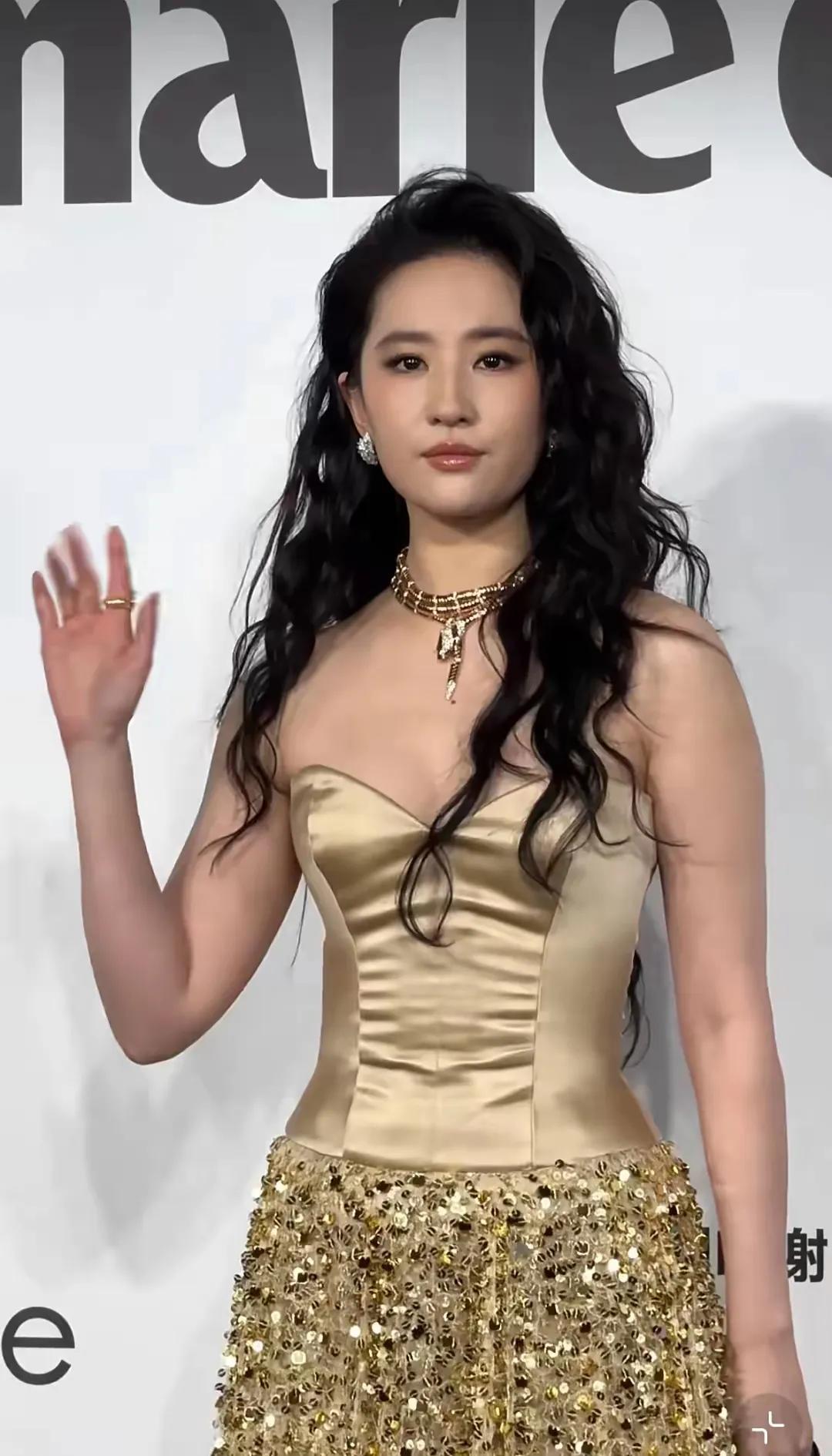 嘉人盛典，出场顺序暴露江湖地位，杨幂诗诗争咖位，压轴雷打不动-嘉人盛典为什么没有赵丽颖