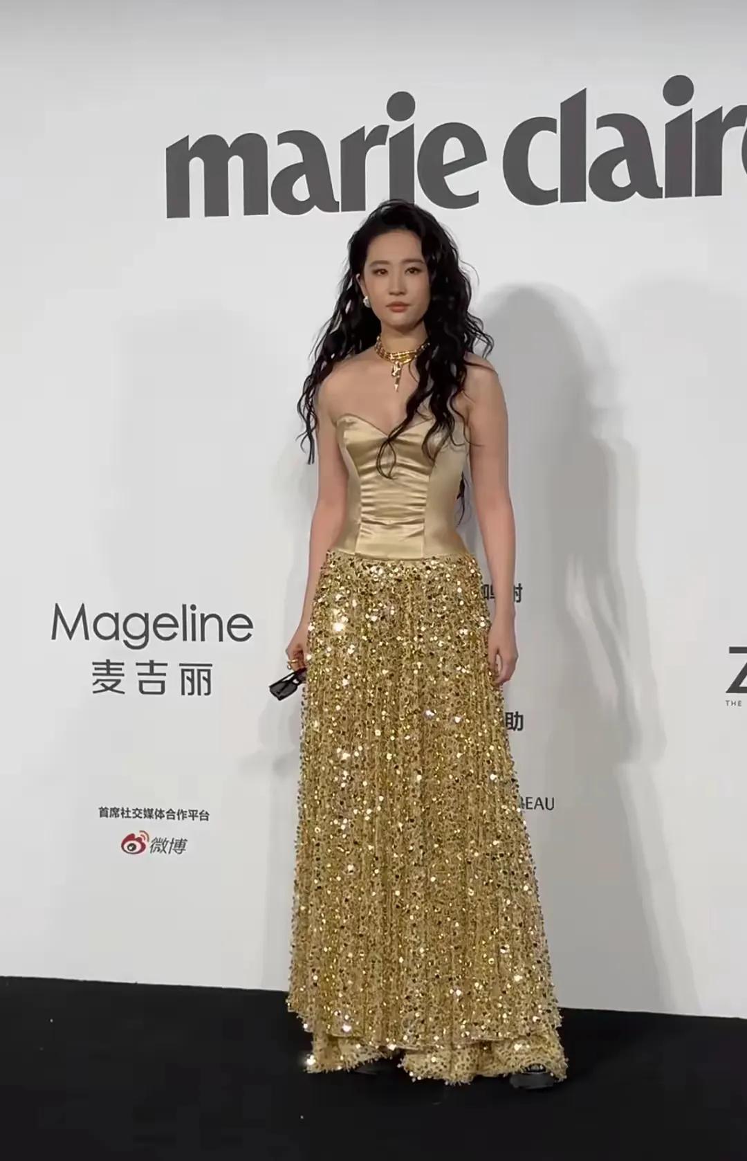 嘉人盛典，出场顺序暴露江湖地位，杨幂诗诗争咖位，压轴雷打不动-嘉人盛典为什么没有赵丽颖