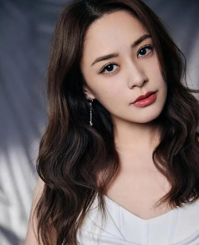 阿娇被曝疑知三当三！又被男方拍私密视频，男方因诈骗800万被抓-阿娇是哪里人