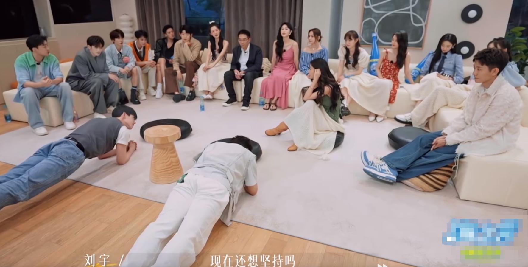 烂！男女单独配对，刚见面就亲嘴，演技类综艺的脸都被丢尽了-男女之间见面