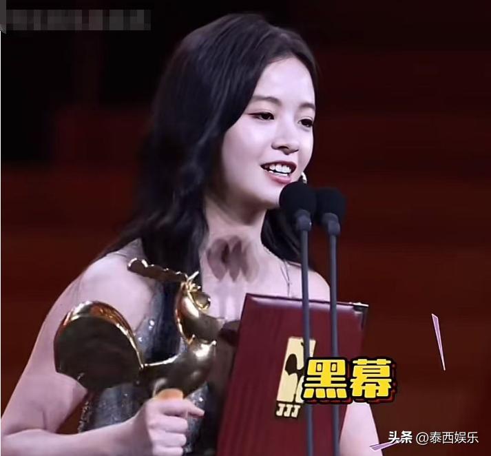 金鸡奖这一晚，李庚希获影后遭网友群嘲：实在选不出来真的别办了-李庚希好漂亮