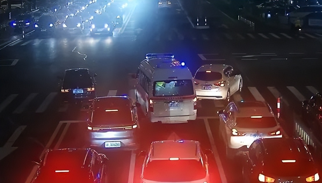 为45°的温暖点赞，这三名驾驶员好样的！-赞美驾驶员文章