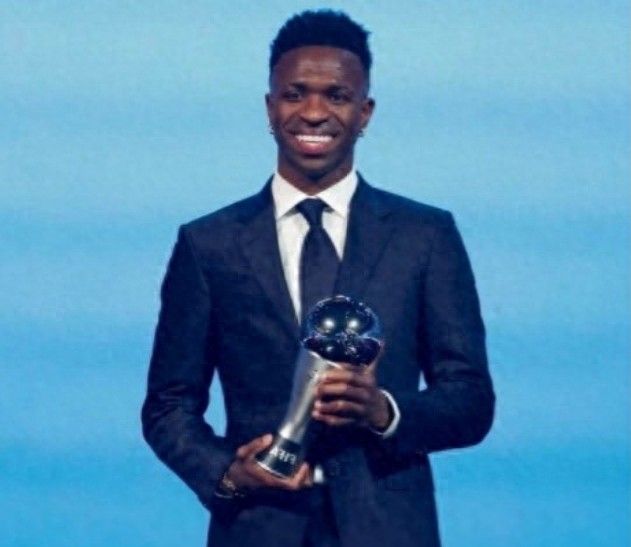 足球先生投票，葡萄牙队长临时换人！30岁巨星上位，享受佩佩待遇-葡萄牙足球国家队队徽