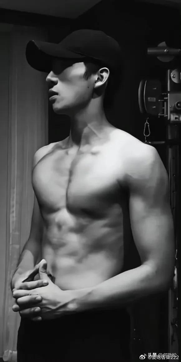 最帅男艺人再次洗牌，肖战李现登顶，杨洋第9于适4成毅3王一博第2-最帅的男明星 排名