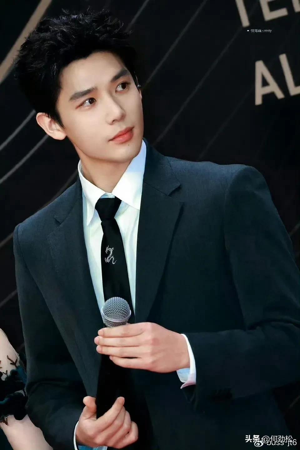 最帅男艺人再次洗牌，肖战李现登顶，杨洋第9于适4成毅3王一博第2-最帅的男明星 排名