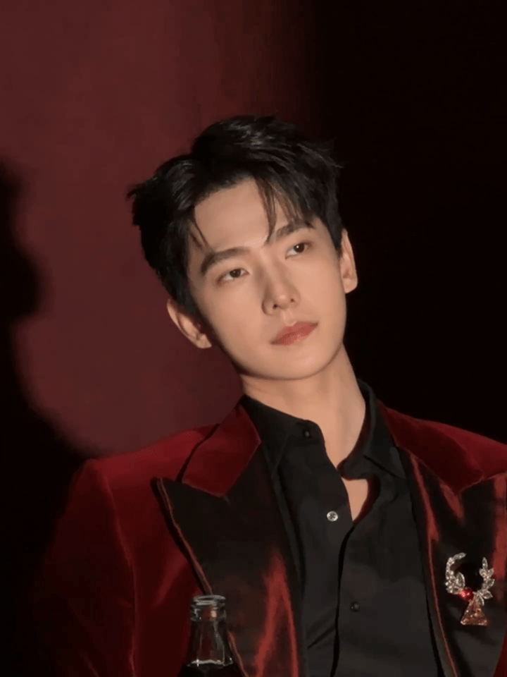 最帅男艺人再次洗牌，肖战李现登顶，杨洋第9于适4成毅3王一博第2-最帅的男明星 排名