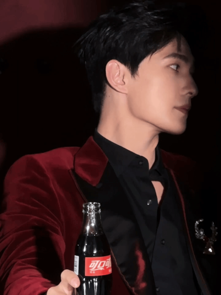 最帅男艺人再次洗牌，肖战李现登顶，杨洋第9于适4成毅3王一博第2-最帅的男明星 排名