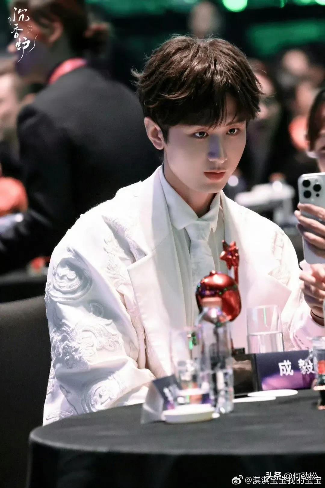 最帅男艺人再次洗牌，肖战李现登顶，杨洋第9于适4成毅3王一博第2-最帅的男明星 排名