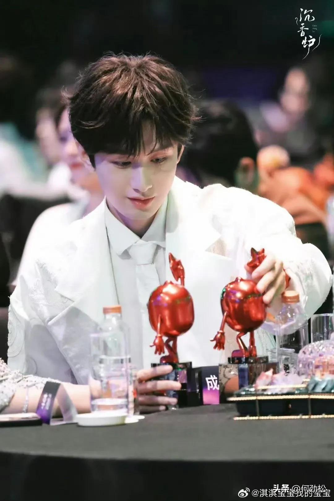 最帅男艺人再次洗牌，肖战李现登顶，杨洋第9于适4成毅3王一博第2-最帅的男明星 排名